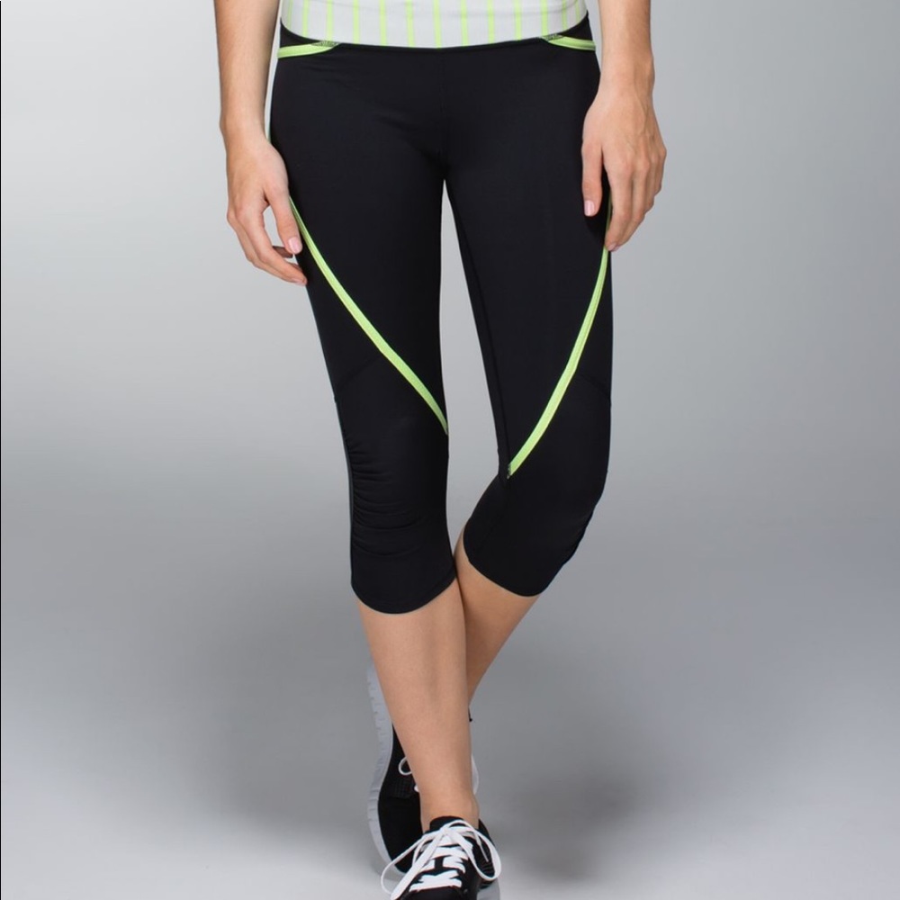 Lululemon run pace crops. Hit below the knee.